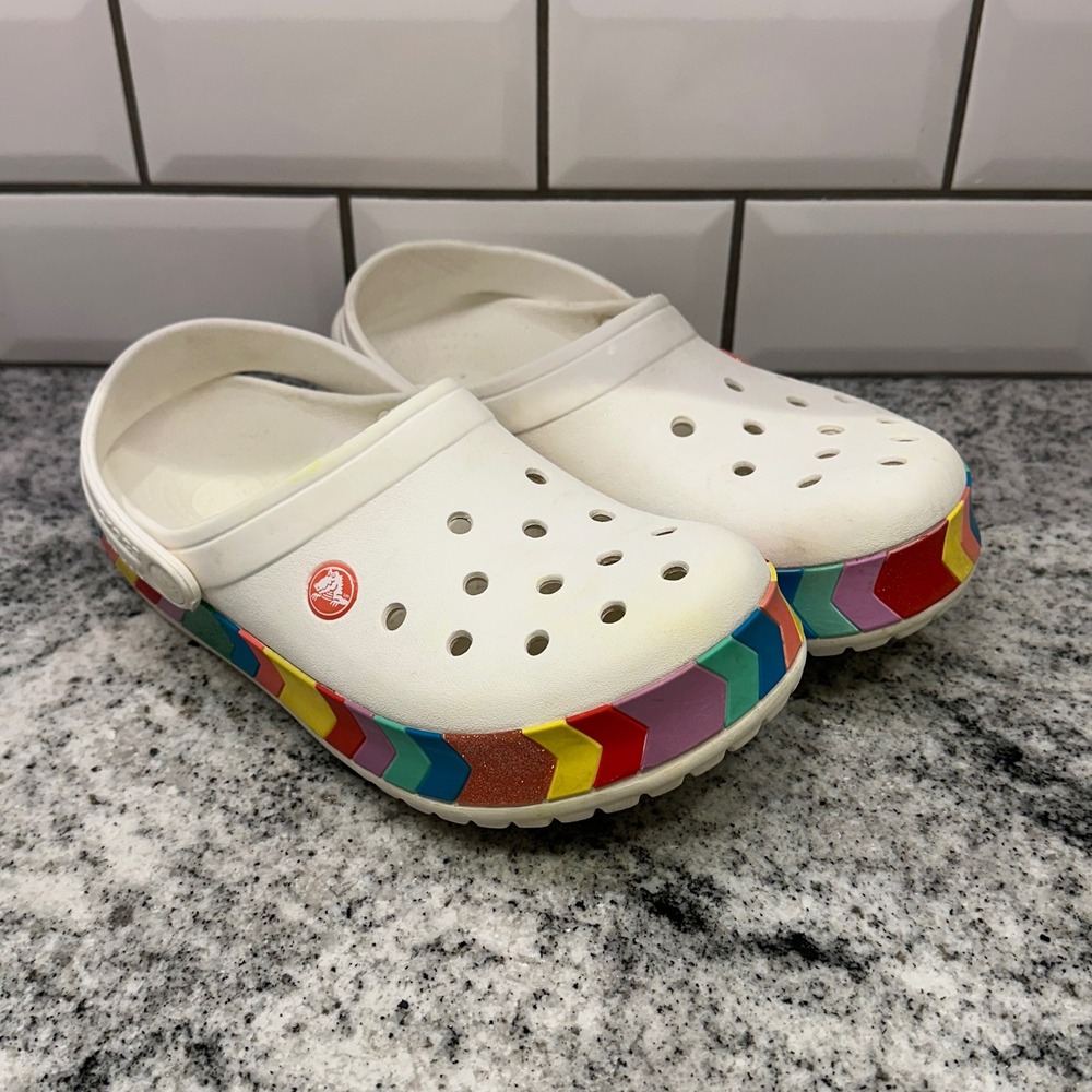 Crocs Kids J6 Clogs White Rainbow Chevron Glitter Classic Clog Kidcore Pride